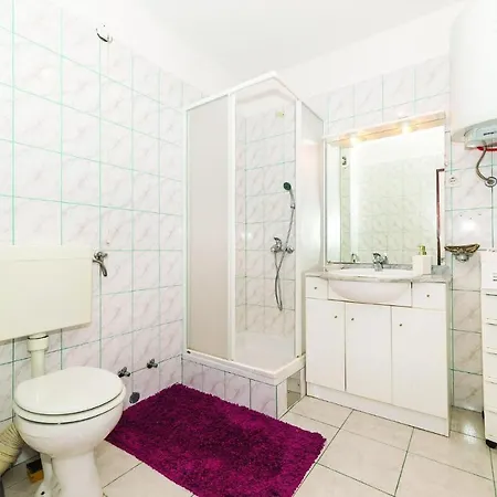 Apartamento Awesome In With House Sea View